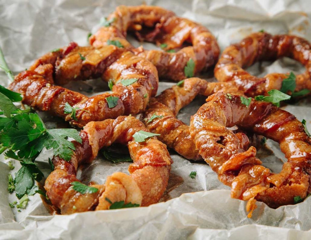 bacon wrapped onion rings 1030x795