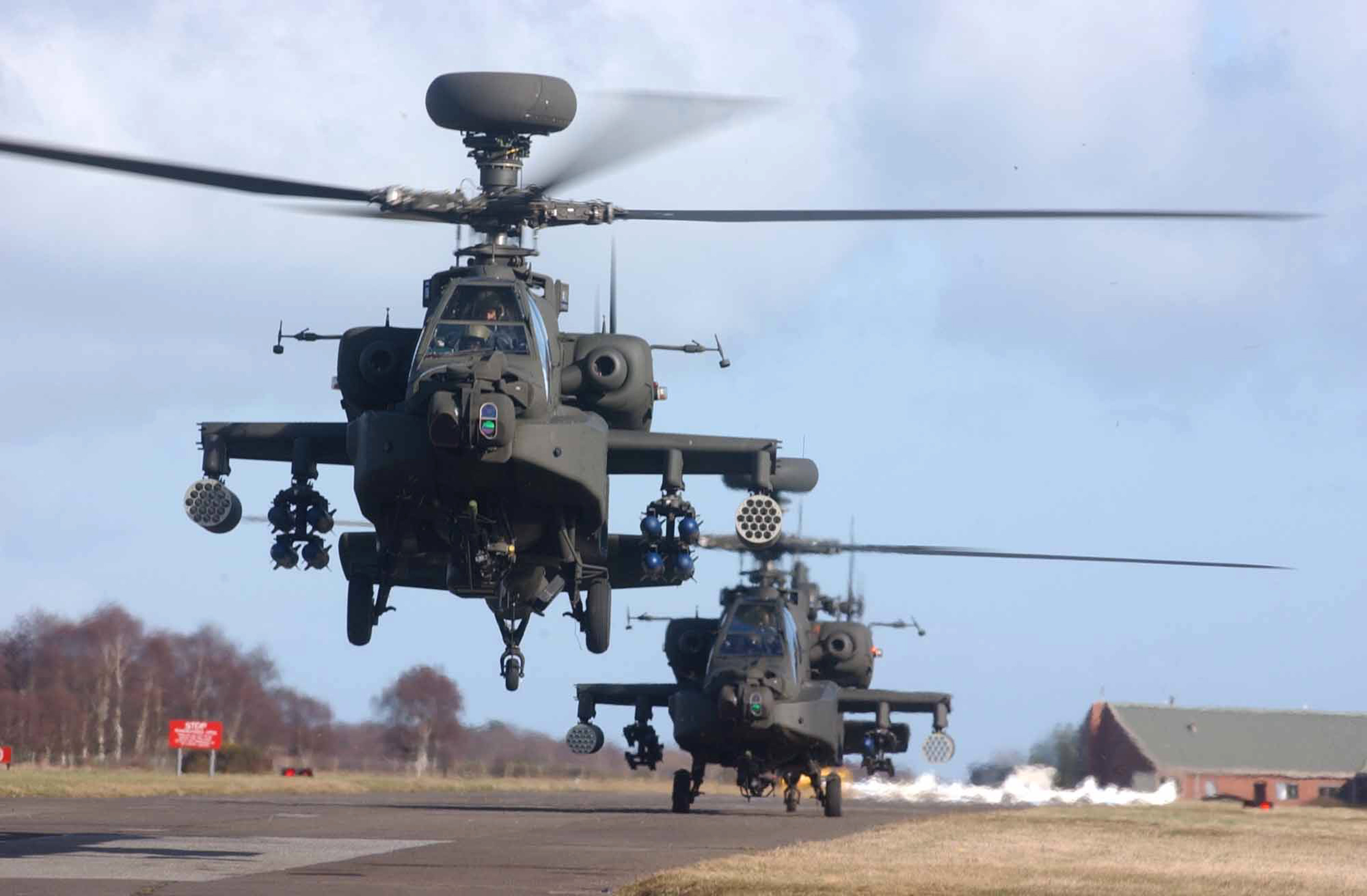 Armys new AH64D Apache Longbow helicopters depart from RAF Leuchars. 01 03 2002 MOD 45141491