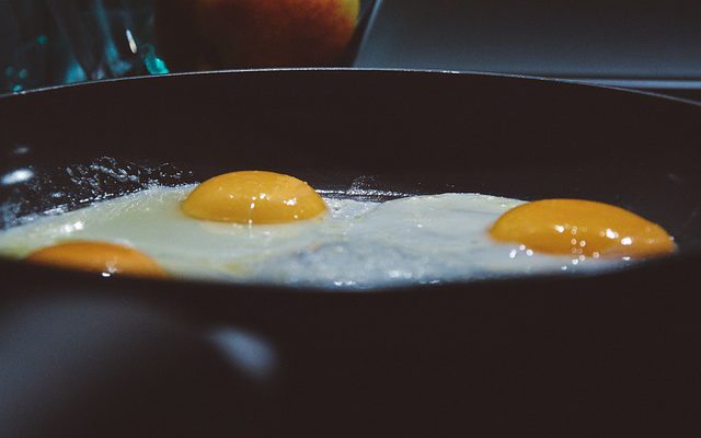 frying pan eggs 640x400