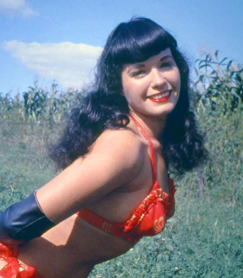 800px Bettie Page 2