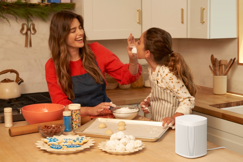 EH Sonos EvergreenHoliday BakingCookiesOne 07212022 0113 v03 HR 1