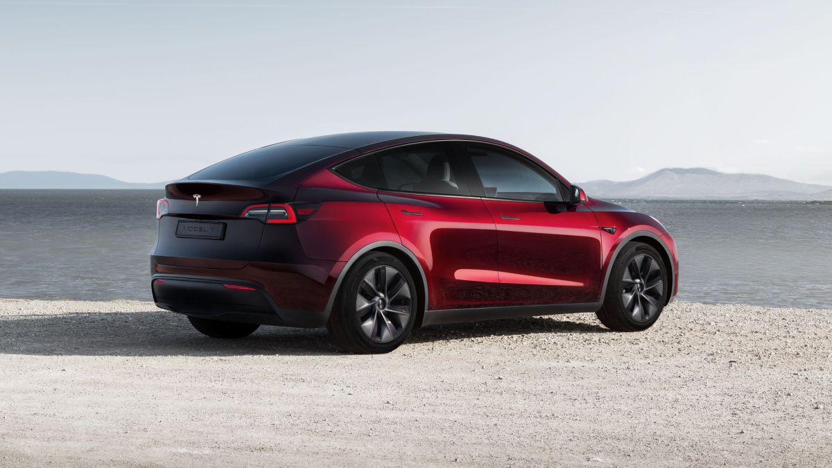 241015105353 Tesla Model Y 7 seater