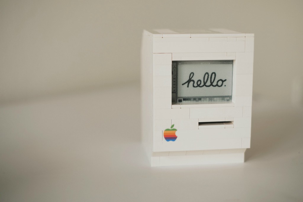 Macintosh ρέπλικα φταγμένη με LEGO