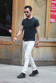 Ψήσου να φορέσεις λευκά jeans όπως ο Justin Theroux