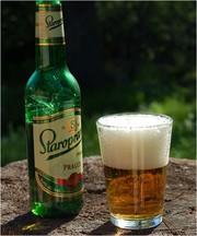Staropramen Lager (5%): Μάθαμε να την πίνουμε στη PULP στο Κουκάκι. Κι αν ξέρουν να κάνουν κάτι πραγματικά καλά οι Τσέχοι, αυτό είναι μπύρες. Κρυστάλλινο χρώμα, πλούσιος αφρός και έντονα ευχάριστη μυρωδιά.