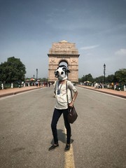 Γιατί οι γυναίκες στην Ινδία φορούν αυτή τη μάσκα;