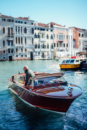 Οι πλωτές λιμουζίνες της Βενετίας