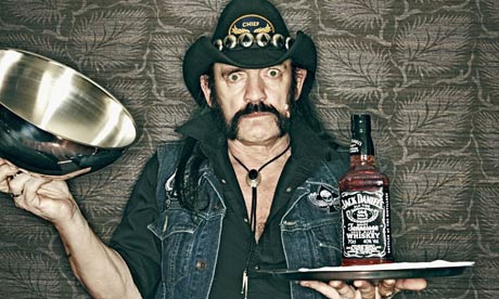 LEMMY (Motorhead): «Έχω αφήσει το καλύτερο για το τέλος: ένα μπουκάλι Jack Daniels»