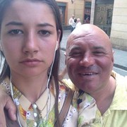 20χρονη ξεφτιλίζει τους πέφτουλες που την παρενοχλούν αισχρά στο δρόμο