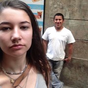 20χρονη ξεφτιλίζει τους πέφτουλες που την παρενοχλούν αισχρά στο δρόμο