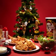 Ιαπωνία: Ειδικά τα Χριστούγεννα, οι περισσότεροι Ιάπωνες προτιμούν να δειπνούν στα KFC αγκαλιάζοντας όλη την δυτική κουλτούρα.