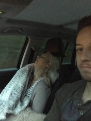 Ψήνεστε να βγάλουμε selfie τις κοπέλες μας που κοιμούνται ενώ εμείς οδηγούμε;