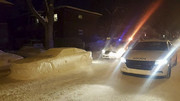 Αυτός ο θεούλης έφτιαξε αμάξι από χιόνι στη μέση του δρόμου για να κάνει φάρσα στην αστυνομία