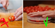 Αν θες να φτιάξεις σαλάτα σε λιγότερο από 5 ώρες, βάλε τις ντομάτες μαζί, πίεσέ τις και προσπάθησε να τις κόψεις οριζόντια.