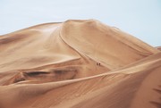 Θα χάσεις την ευκαιρία να βαδίσεις στην αρχαιότερη έρημο του κόσμου, την έρημο Ναμίμπ;