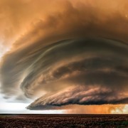Καταιγίδα Supercell: Πιο συχνά σε Αργεντινή, Ουρουγάη, Βραζιλία. Έντονη καταιγίδα με βαθιά και συνεχώς περιστρεφόμενη κίνηση που προκαλείται από έντονη αστάθεια στην ατμόσφαιρα.`