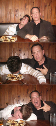 Να είσαι μεθυσμένος και να μαθαίνεις την άλλη μέρα ότι φωτογραφήθηκε δίπλα σου ο Tom Hanks. Μην σου τύχει.