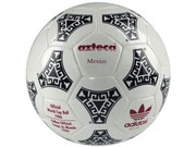 1986 – Azteca: Η πρώτη πλήρως συνθετική μπάλα με επικάλυψη πολυουρεθάνης η οποία προσπάθησε να μειώσει την απορρόφηση νερού και ξεκίνησε την παράδοση των φανταχτερών σχεδίων.