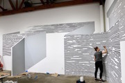 Τύπισσα κάνει τους τοίχους να μοιάζουν τρισδιάστατοι χωρίς τη χρήση γυαλιών 