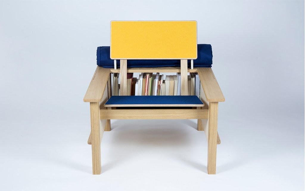 Η καρέκλα που θα μιλήσει στην καρδιά κάθε βιβλιοφάγου