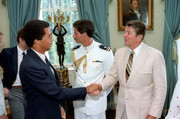 O πρόεδρος των ΗΠΑ,  Ronald Reagan (1981-1989), τον υποδέχτηκε στο Λευκό Οίκο.