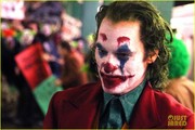 O Joker παίζει κυνηγητό με τους μπάτσους στους δρόμους της Γκόθαμ