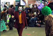 O Joker παίζει κυνηγητό με τους μπάτσους στους δρόμους της Γκόθαμ