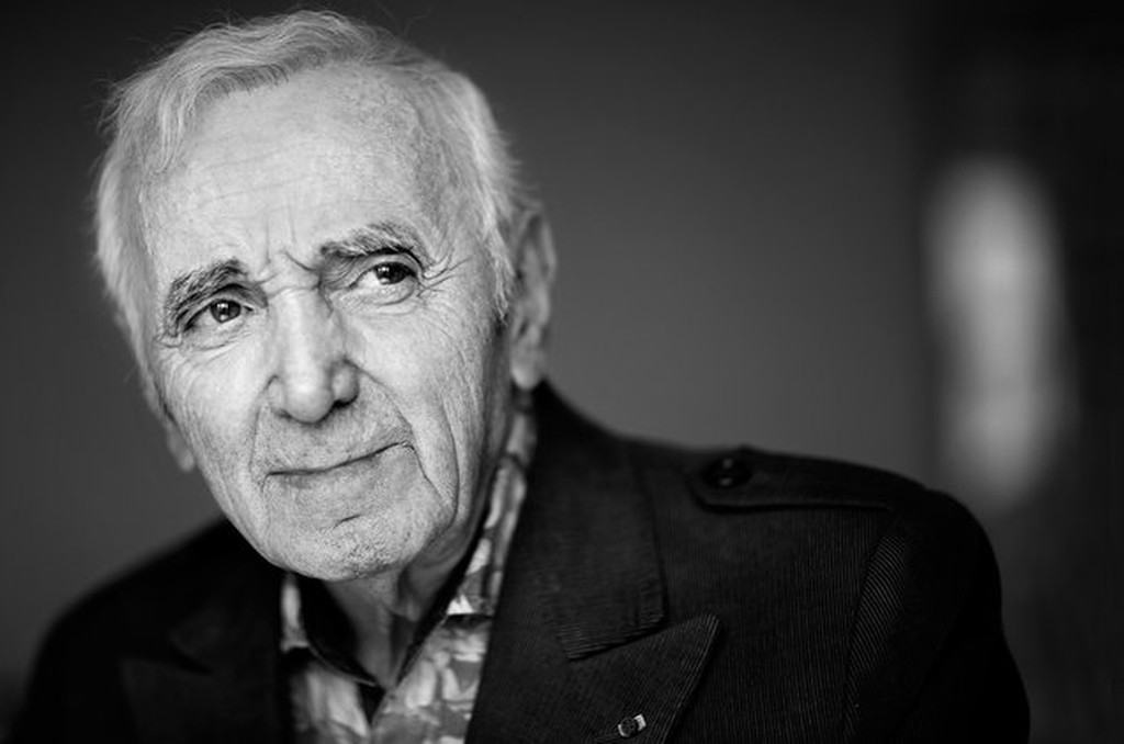 Charles Aznavour:
Ο Frank Sinatra της Γαλλίας. Με μία καριέρα που περιέλαβε τραγούδια γραμμένα για την Edith Piaff, την Juliette Greco, τον Elvis Costello και -φυσικά- τον ίδιο τον Sinatra. Σύνθεσε περισσότερα από 50 τραγούδια στα Γαλλικά, τα Ισπανικά, τα Αγγλικά και τα Γερμανικά.
