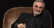 Burt Reynolds:
«Σήμερα πέθανε ο ωραιότερος άντρας του κόσμου» είχε σχολιάσει η Kathleen Turner. Και αλήθεια, είτε σου άρεσαν οι ταινίες του είτε όχι, ο Burt αποτέλεσε ορόσημο μίας ολόκληρης γενιάς.
