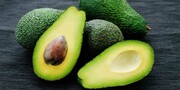 Avocado: Δεν τα φωνάζουν χωρίς λόγο «βασιλείς των υγιεινών λιπών». Είναι μια τροφή που δεν περιέχει πολλές θερμίδες, ωστόσο είναι ένας πολύ καλός τρόπος να κερδίσεις μυϊκή μάζα, ενώ είναι πλούσιο σε βιταμίνες (C, E και Κ).
