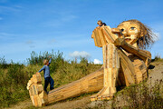 Οι ξύλινοι γίγαντες της Κοπεγχάγης είναι κάτι παραπάνω από έργα τέχνης