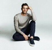 MINIMAL COOLNESS Το jumper με στρογγυλή ή V-neck λαιμόκοψη στα χρώματα του μπλε 
και αποχρώσεις του γραφίτη, αποτελεί το απόλυτο key item της γκαρνταρόμπας.