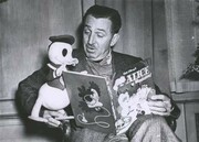 Αργότερα, ο Walt Disney παραδέχθηκε στη βιογραφία του:«Δεν θέλαμε ο Μίκυ Μάους να έχει ποντικίσια πόδια, θέλαμε να έχει ανθρωπόμορφη εικόνα. Γι 'αυτό και του φορέσαμε γάντια.»
