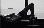 Η Amber Valletta στην πιο σέξι φωτογράφηση της καριέρας της