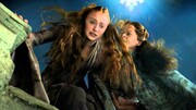 Sansa Stark – Lysa Arryn
Φτάνεις στο Eyrie για να συναντήσεις την θεία σου και πιστεύεις ότι θα σε προστατέψει. Έλα όμως που η θεία σου αποδεικνύεται μισότρελη και Κλυταιμνήστρα που «έφαγε» τον Jon Arryn. Παραλίγο να σε ρίξει από την moondoor και τελικά χρειάστηκες τον Littlefinger για να σε σώσει. Και να σε δώσει στους Boltons.