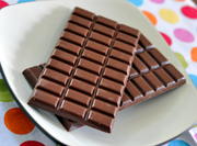 Σοκολάτα 100gr: 300 δραχμές
