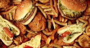 Οι Αμερικανοί βρίσκονται στις πρώτες θέσεις της λίστας με τους λαούς που έχουν από τις πιο ανθυγιεινές διατροφές. Κατά μέσο όρο, τρώνε έξω πέντε φορές την εβδομάδα, με αποτέλεσμα να προσλαμβάνουν μεγάλες ποσότητες αλατιού.