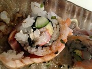Το περίεργο είναι ότι η συγκεκριμένη αλυσίδα σούσι φημίζεται για τα οικονομικά της πιάτα, με αποτέλεσμα πολλές φορές οι πελάτες να παραπονιούνται για την ποιότητα του φαγητού.