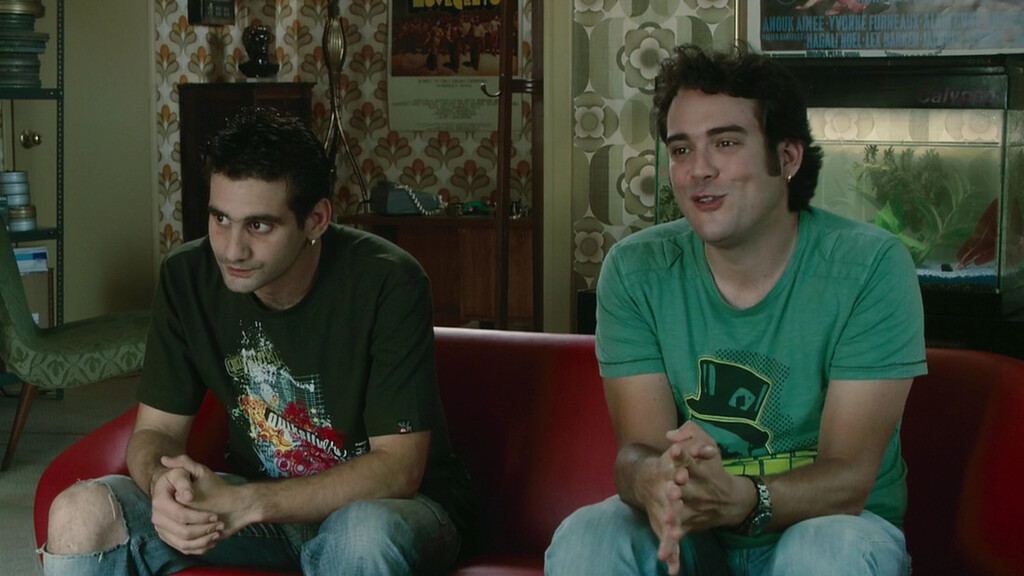 Σε αυτή την ταινία δύο σκηνοθέτες ψάχνουν να γυρίσουν την ταινία «Το τέλος του Πάθους» με πρωταγωνίστρια της Άννα Καρένινα.
