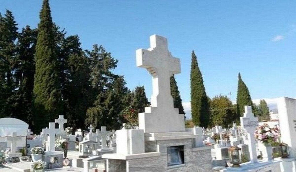 Τα κυπαρίσσια κυριαρχούν σε κάθε ελληνικό νεκροταφείο. Και υπάρχουν αρκετές θεωρίες γι’ αυτό.