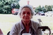 Το φάντασμα του παππού. Μια γυναίκα τράβηξε φωτογραφία τη γιαγιά της, το 1997. Όταν την εμφάνισε, διαπίστωσε πως πίσω της απεικονίζονταν και ο παππούς της, ο οποίος είχε πεθάνει το 1984!