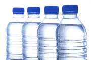 Τα πλαστικά μπουκάλια μπορεί να διαρρεύσουν χημικές ουσίες στο περιεχόμενό τους, όταν επαναχρησιμοποιούνται, ειδικά αν καθαρίζονται σε ένα περιβάλλον υψηλής θερμότητας, όπως το πλυντήριο πιάτων. 
