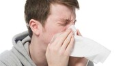 Αν το φτέρνισμα συγκρατείται κλείνοντας την μύτη ή κρατώντας το στόμα κλειστό, αυτό ωθεί τον πεπιεσμένο αέρα πίσω στην ευσταχιανή σάλπιγγα και μέσα στην κοιλότητα του μέσου ωτός”, αναλύει η δρ Woodall.
