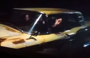 1959 Ford Galaxie: Όταν τα μέλη της οικογένειας Manson ξεκινούν για μια βόλτα στους λόφους που περιβάλλουν το Hollywood, το κάνουν σε ένα Ford Galaxie του 1959, τουλάχιστον στην ταινία του Tarantino. 