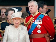 5. Καινούργια χρήματα:Το πρόσωπο, τα αρχικά και το όνομα της βασίλισσας θα αντικατασταθούν από αυτά του βασιλιά Κάρολου. Θα κυκλοφορήσουν καινούργια χαρτονομίσματα στην Αγγλία και τις χώρες της Κοινοπολιτείας, αλλά όχι μέσα σε ένα βράδυ. Τα χρήματα θα αντικατασταθούν σταδιακά μέσα στα χρόνια.