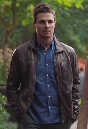 Oliver Queen (Stephen Amell), Arrow
