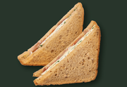 Prosciutto-con-porcini Sandwich: Κριθαρένιο ψωμί με προσούτο, μοτσαρέλα, sauce κρέμας μανιταριών porcini. Ότι πρέπει για ένα διάλλειμα από την καθημερινότητα!
