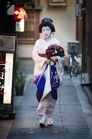 Απαγορεύεται να φωτογραφίζεις τις γκέισες στο Κιότο