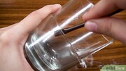 Για αυτό απλά βάλτε πάγο στο εσωτερικό ποτήρι από γυαλί και στο εξωτερικό ζεστό νερό. Το ζεστό ποτήρι θα επεκταθεί και το κρύο γυαλί θα συρρικνωθεί. Έτσι τα ποτήρια θα ξεκολλήσουν.