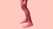 2. Σηκωθείτε αργά και περπατήστε για λίγο. Το τίναγμα των ποδιών μπορεί επίσης να βοηθήσει στη κυκλοφορία του αίματος.